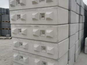 Bloki-betonowe-klocki-do-budowy-scian-oporowych-na-kruszywo-zborze-wiate-ogrodzenie