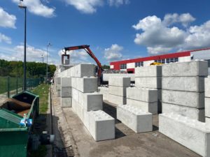 Mury-oporowe-zasiek-betonowy-klocki-betonowe-bloki-lego